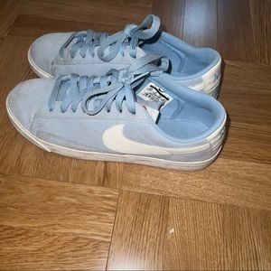 Nike blue tennis sneakers - blazer low - blue suede with white - size 8.5